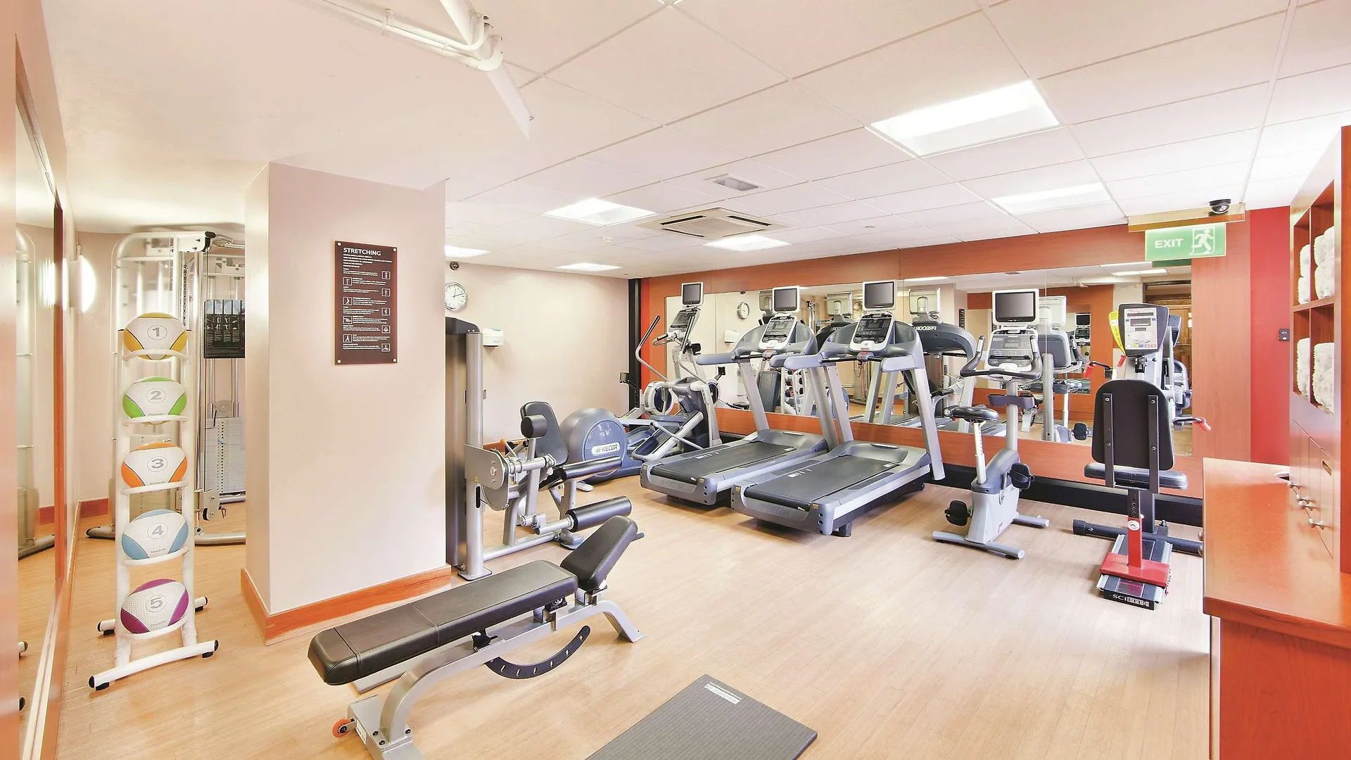 **** Hotel Doubletree By Hilton Manchester Airport Hale  United Kingdom