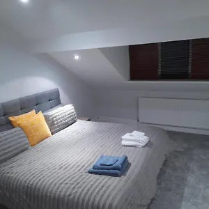 Elegant Spacious 3 Bed- Sleeps 6 -have A Glamorous Getaway Hale (Greater Manchester)